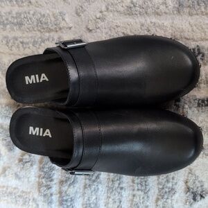 Mia Black clogs